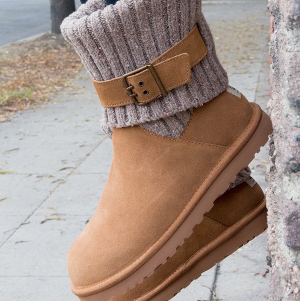 Ugg boots, Size 8, Tan, W Cambridge, used in original box